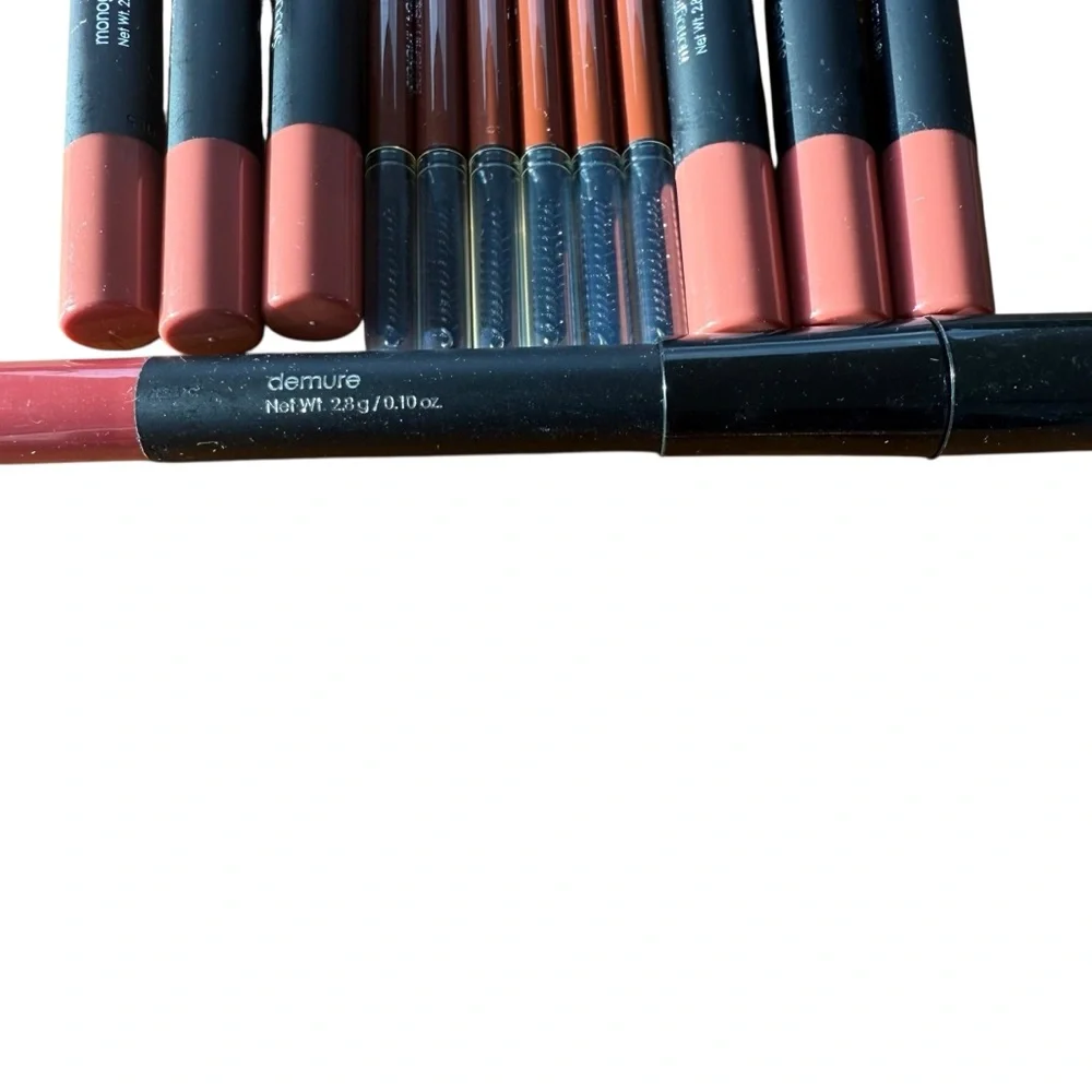 GLO SKIN BEAUTY LIP & BROW BUNDLE – MONOGRAM, DEMURE, AUBURN LOT (LOT#53)